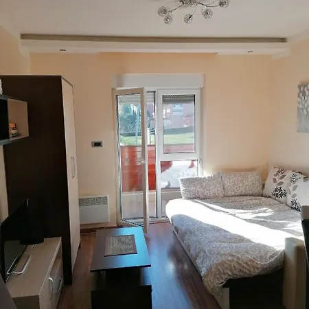 Centar! Lara * Ζλάτιμπορ