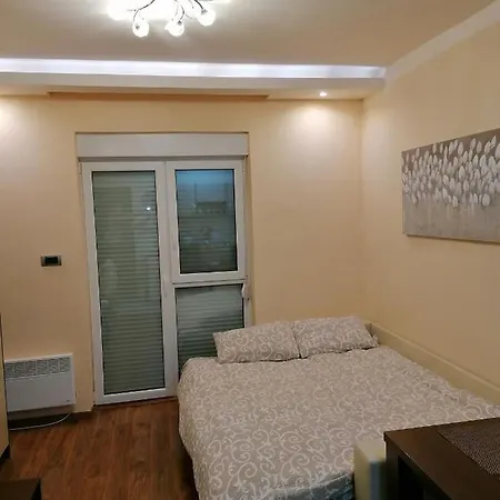 Centar! Lara * Ζλάτιμπορ