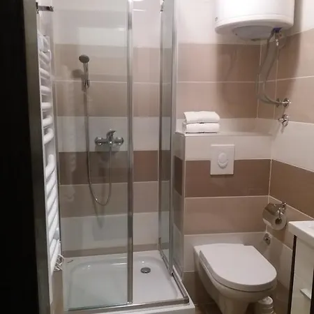 Centar! Lara * Ζλάτιμπορ